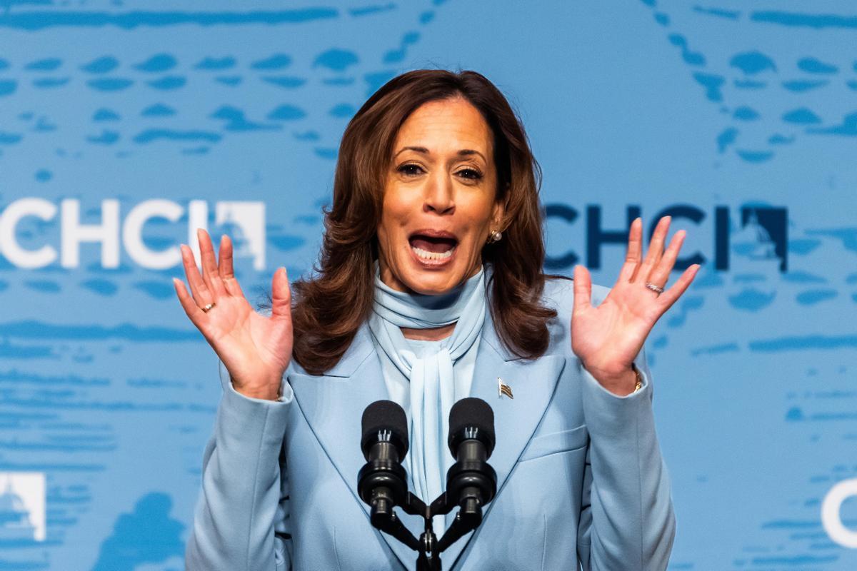 Kamala Harris cuenta que tiene un arma, en un evento de campaña con Oprah Winfrey