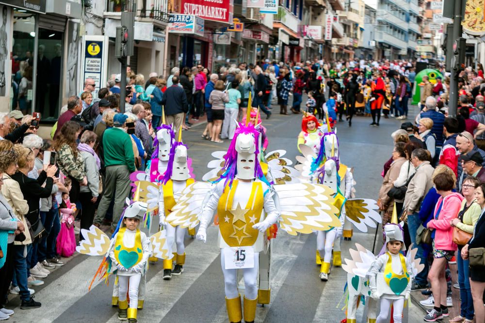 Los más pequeños desfilan en el Carnaval Infantil de Benidorm.