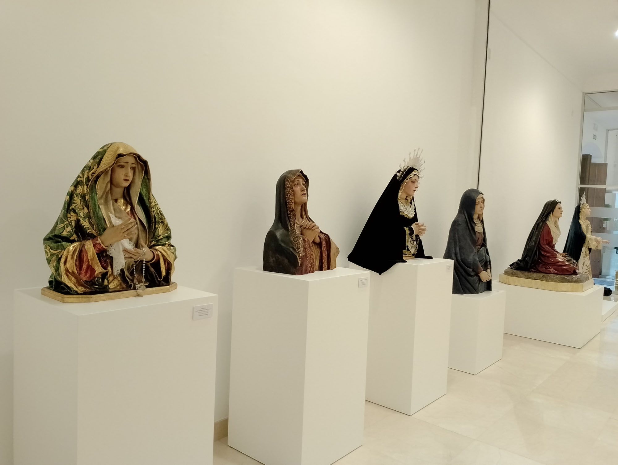 Exposición 'Gubia y pincel, la pasión en Málaga' en el MAD de Antequera