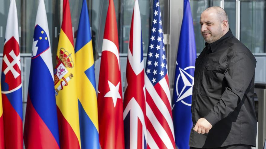 El ministro de Defensa de Ucrania, Rustem Umerov, a su llegada a la reunión de la 'coalición de voluntarios' en la sede de la OTAN, este jueves en Bruselas.