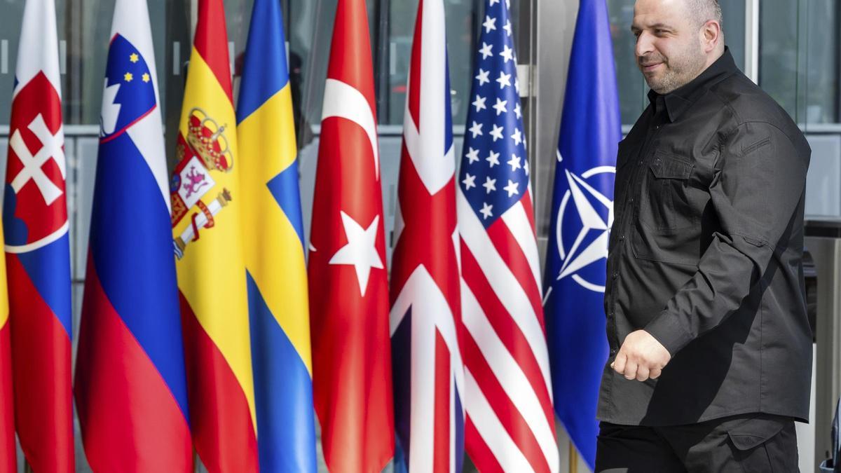 El ministro de Defensa de Ucrania, Rustem Umerov, a su llegada a la reunión de la 'coalición de voluntarios' en la sede de la OTAN, este jueves en Bruselas.