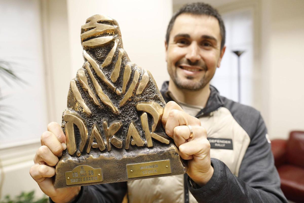 Girona. Diputacio. Miquel Noguer (president Diputacio) fa la rebuda institucional a Pau Navarro i Jan Rosa, guanyadors del Dakar en challenger; i Oriol Vidal, guanyador en stock