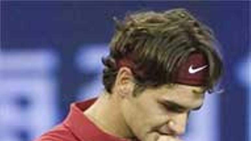Federer logra su primera victoria en Shangai