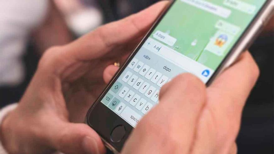 Un año de prisión por blanqueo por una extorsión por WhatsApp