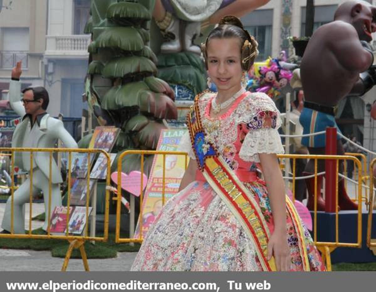 Las reinas falleras de Burriana visitan los monumentos
