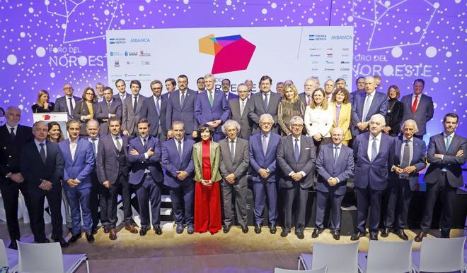 El poder político y empresarial se cita en Santiago