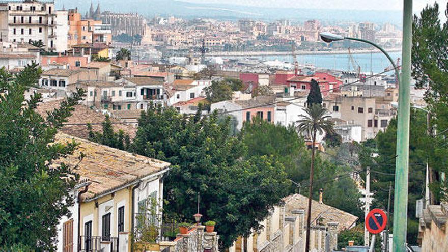 Las cuestas y las vistas marcan el barrio.