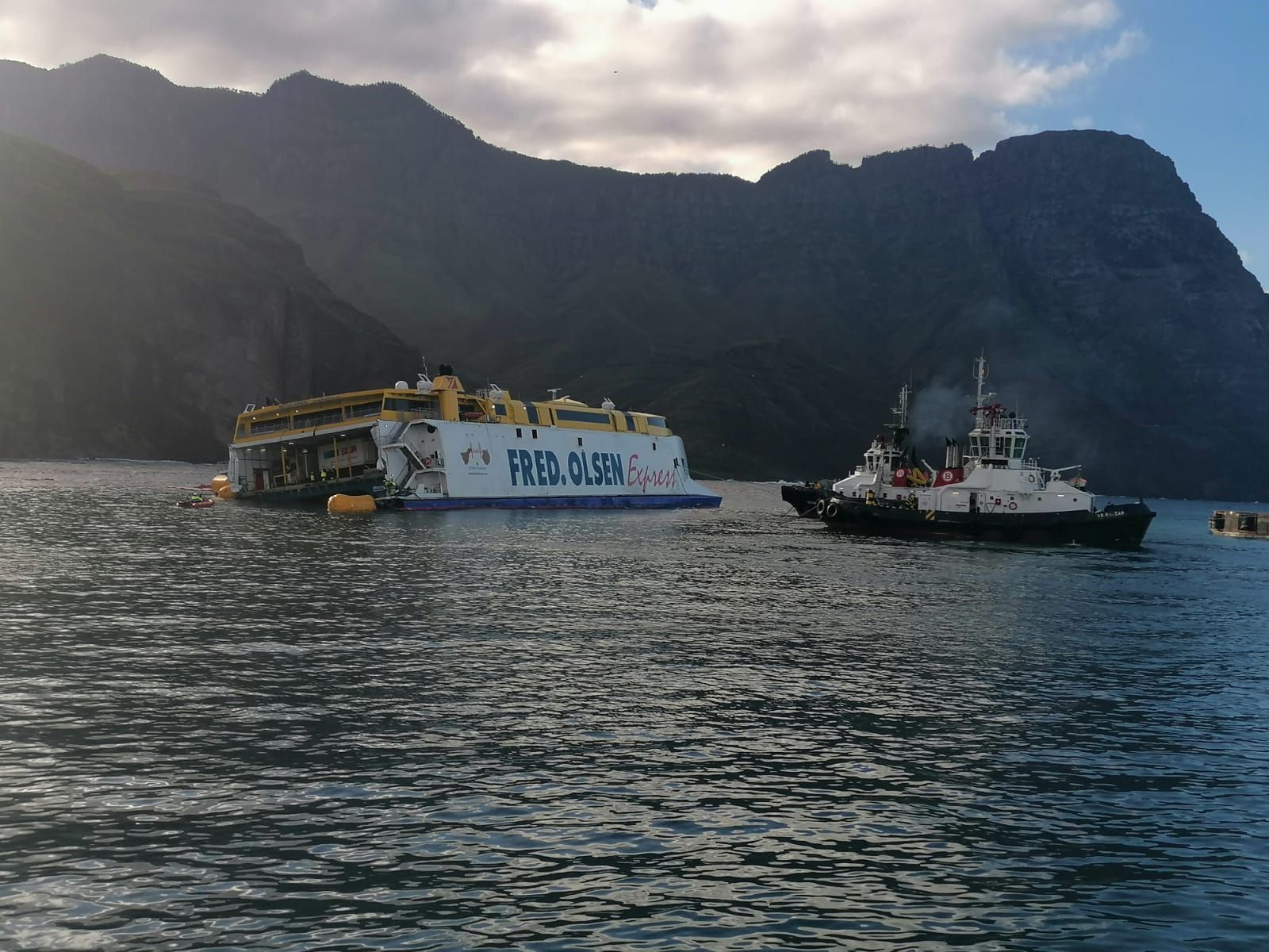 Peligra la flotabilidad del ferry encallado en Agaete