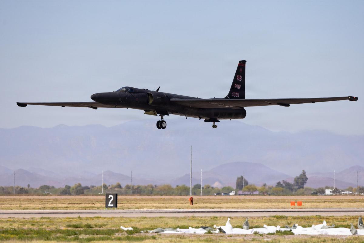 Un avión espía U-2 Dragon Lady parte para integrarse en misiones en la guerra de Irán.
