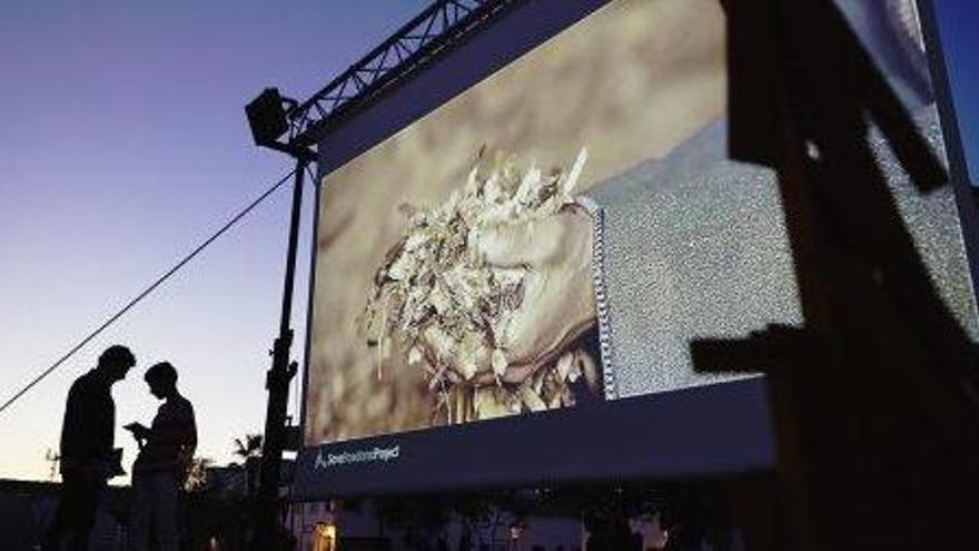 Momento de inauguración oficial del Formentera Film Festival en la plaza de la Constitució.