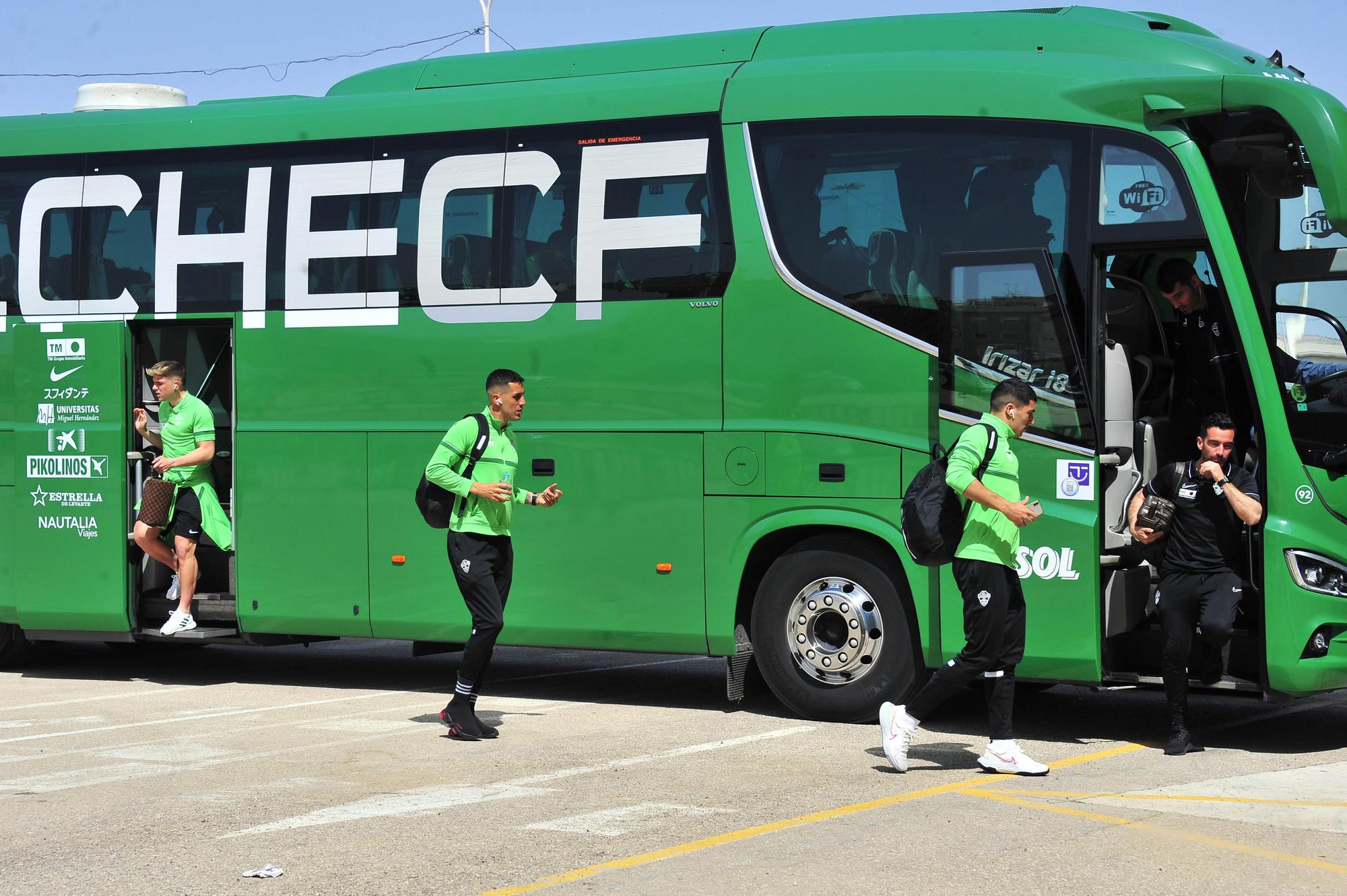 El Elche abraza la permanencia (3-0)