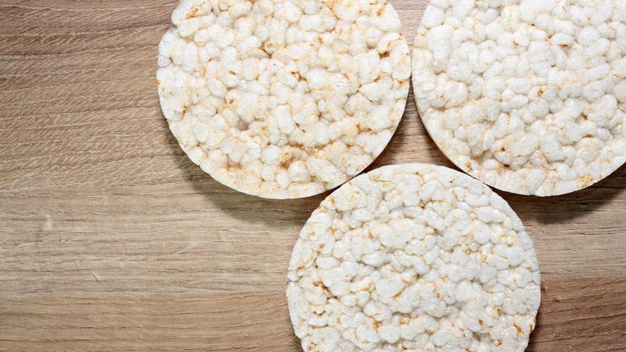 La OCU lanza este aviso sobre las populares tortitas de maíz y arroz