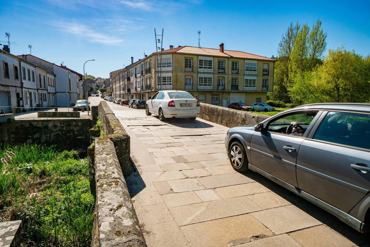 A Ponte de Sar, patrimonio integrado na Vía da Prata, soporta unha considerable cifra de tráfico