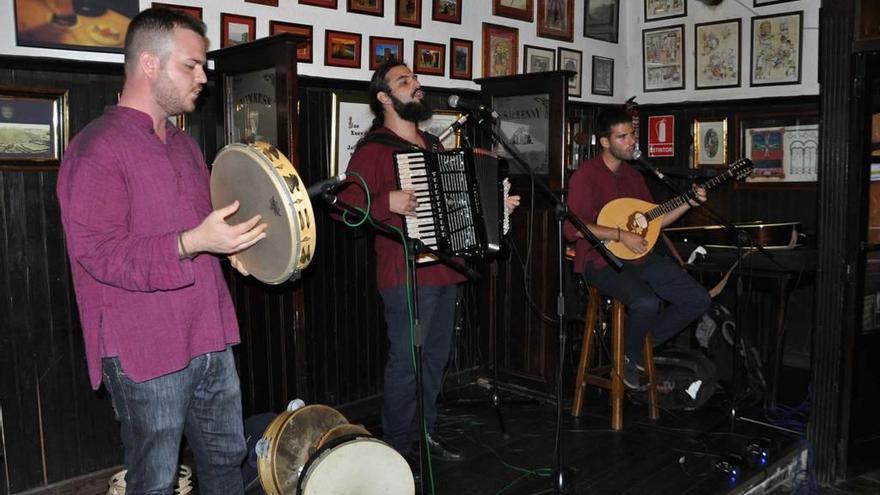 Concierto en Cá Beleño del grupo &quot;Brigan&quot; antes de la prohibición de música en directo en bares.