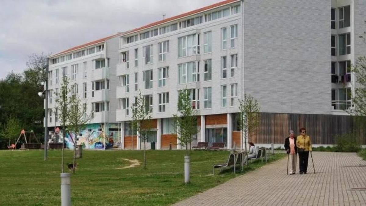 Un edificio de viviendas en Bertamiráns