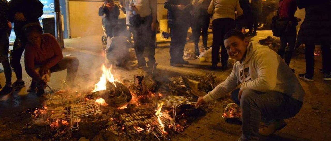 Las nuevas normas impiden comer alrededor de un &#039;fogueró&#039;.