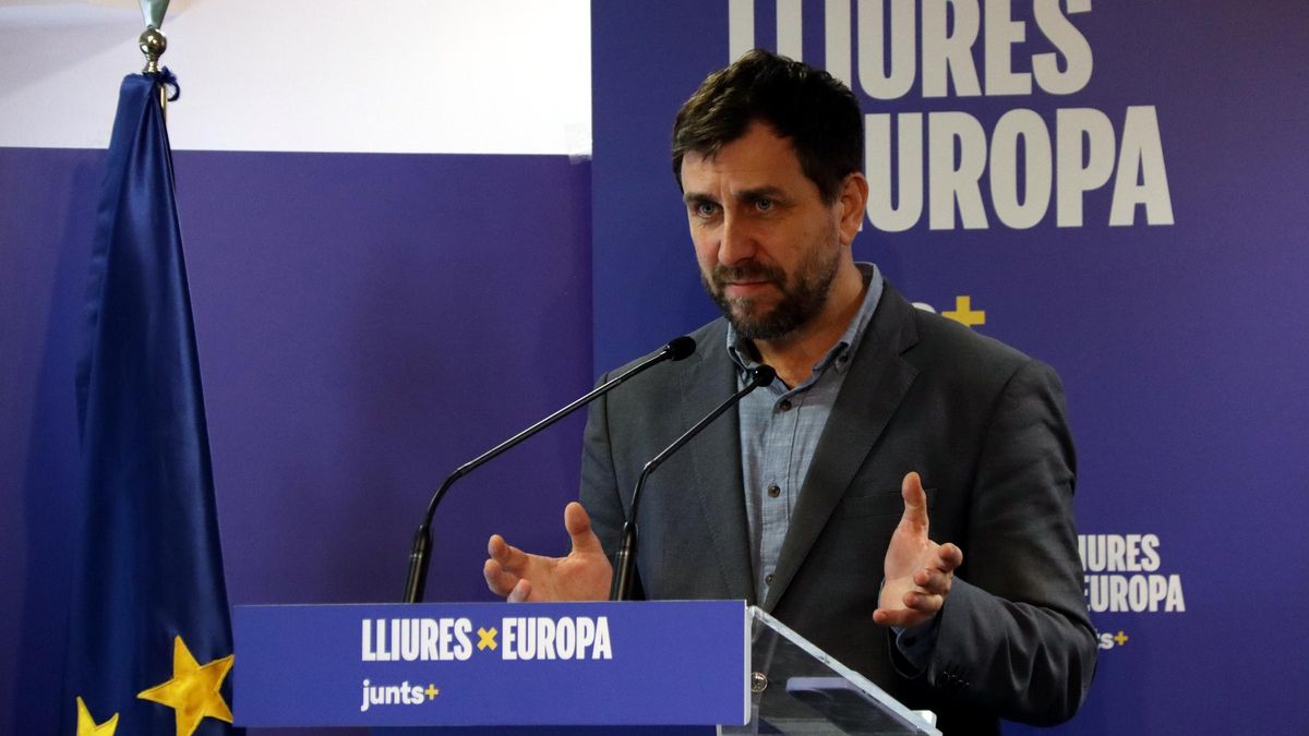 El candidat de Junts a les eleccions europees, Toni Comín, en un acte de campanya sobre l'oficialitat del català a la UE.