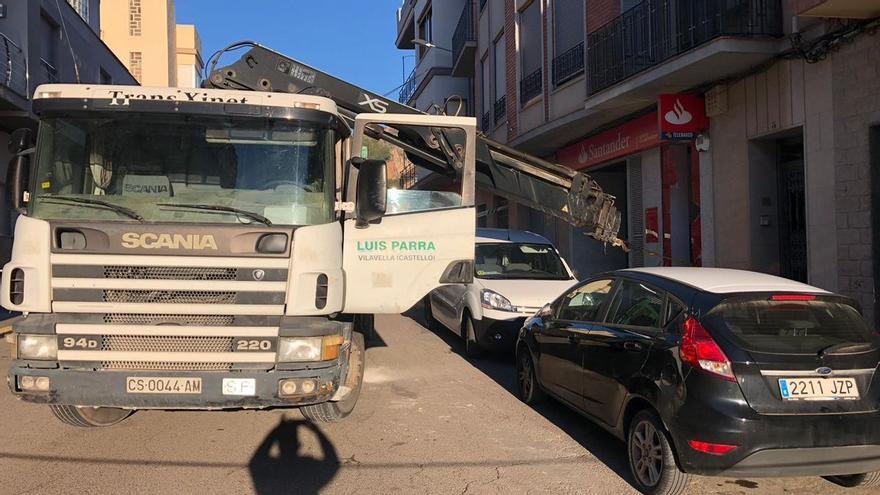 Robatori de pel·lícula a Castelló: arranquen un caixer amb un camió ploma