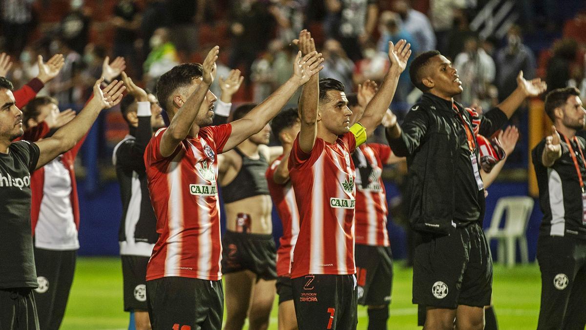 ALMENDRALEJO. ESTADIO FRANCISCO DE LA HERA. PARTIDO DE FÚTBOL DE LA FASE DE 
ASCENSO A SEGUNDA DIVISIÓN ENTRE EL  ZAMORA CF Y EL CD BADAJOZ