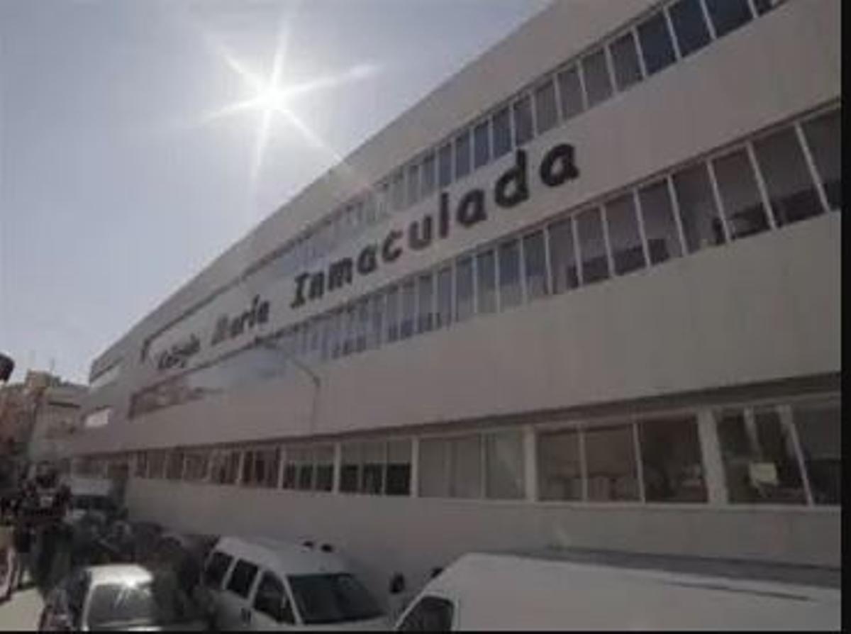 Fachada del edificio que alberga el colegio.
