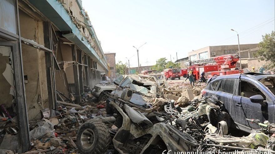 Explosión en un almacén de productos pirotécnicos en un mercado mayorista en Ereván, Armenia.