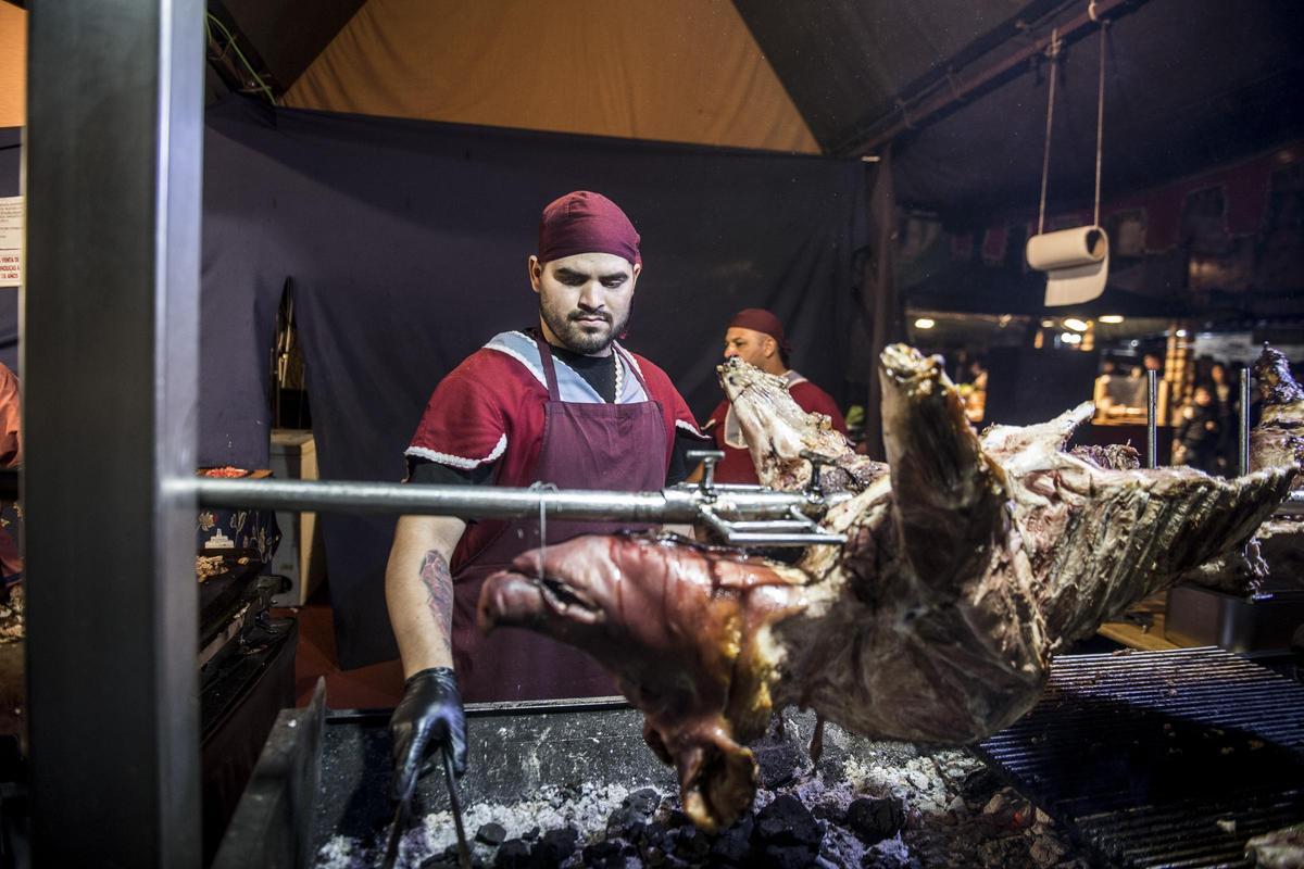 GALERÍA | Así es el Mercado Medieval de Cáceres con el regreso de la cetrería GALERÍA | Así es el Mercado Medieval de Cáceres con el regreso de la cetrería