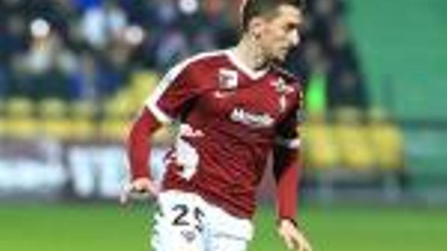 Ivan Balliu, en una acció durant un partit amb el seu equip, el Metz.