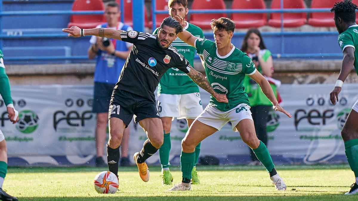 Ruano, jugador del Llerenense, durante un lance de la final ante el Moralo