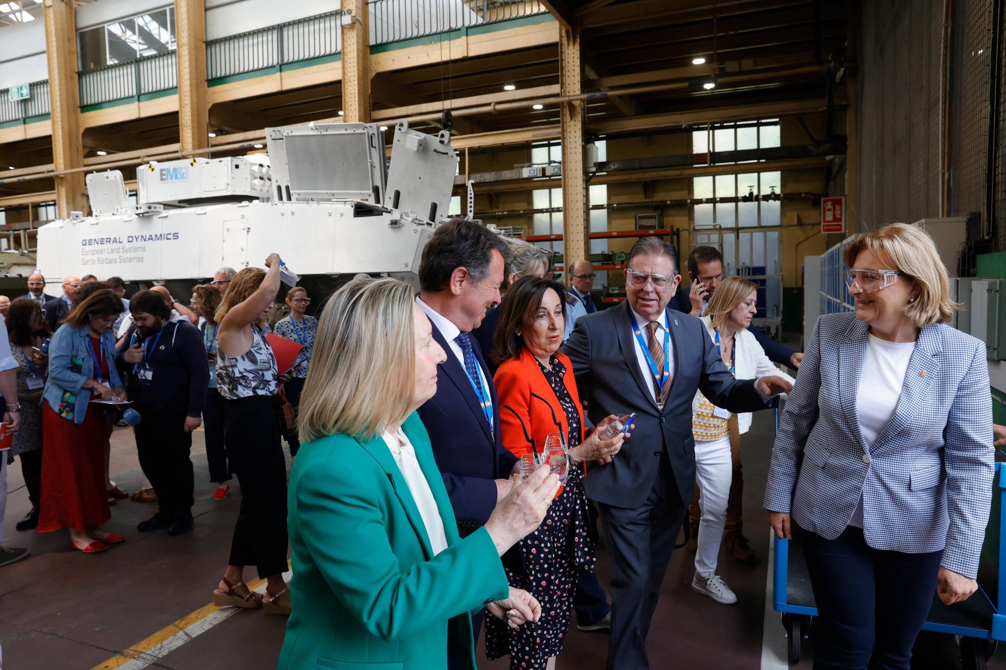 La visita de la Ministra Robles a la fábrica de Armas de Trubia