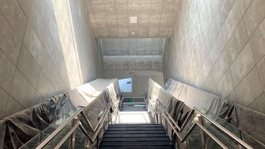 Escaleras que darán acceso a la futura estación soterrada del AVE en El Carmen. | JORGE MIRÓN