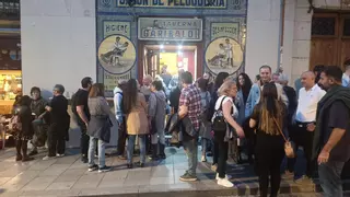 Arranca el segundo desembarco de Iglesias en Madrid: la Taberna Garibaldi, 'uno di noi' en Lavapiés