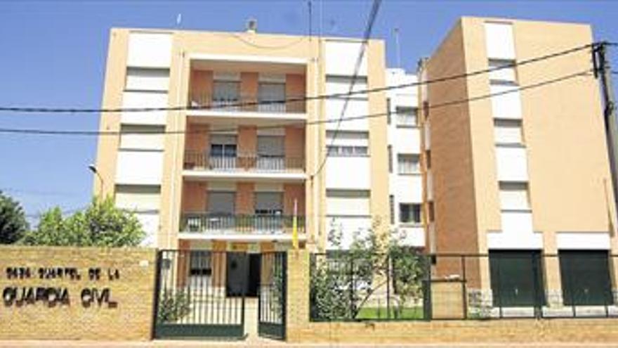 Reforma una vivienda de Alcalà y roba 4.000 € y una estatua de oro