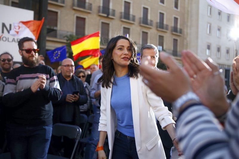 Inés Arrimadas acompaña a Daniel Pérez y a Sara Fernandez en un mitin en Zaragoza