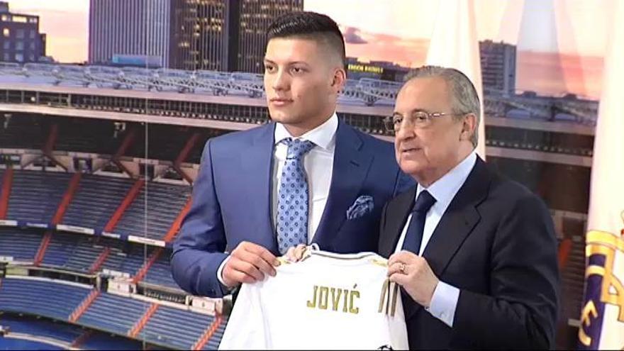 Florentino Pérez presenta a Luka Jovic