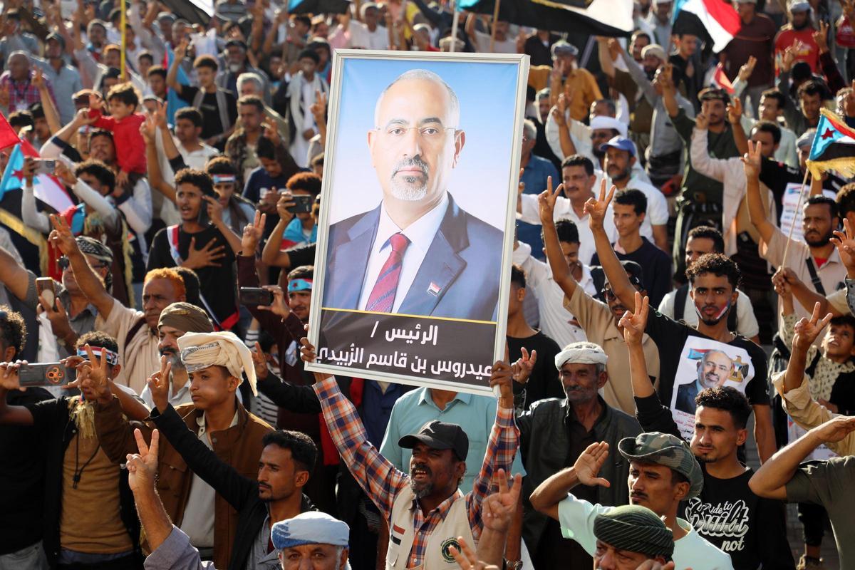 El Gobierno yemení impone estado de emergencia y rompe acuerdo de defensa con Emiratos