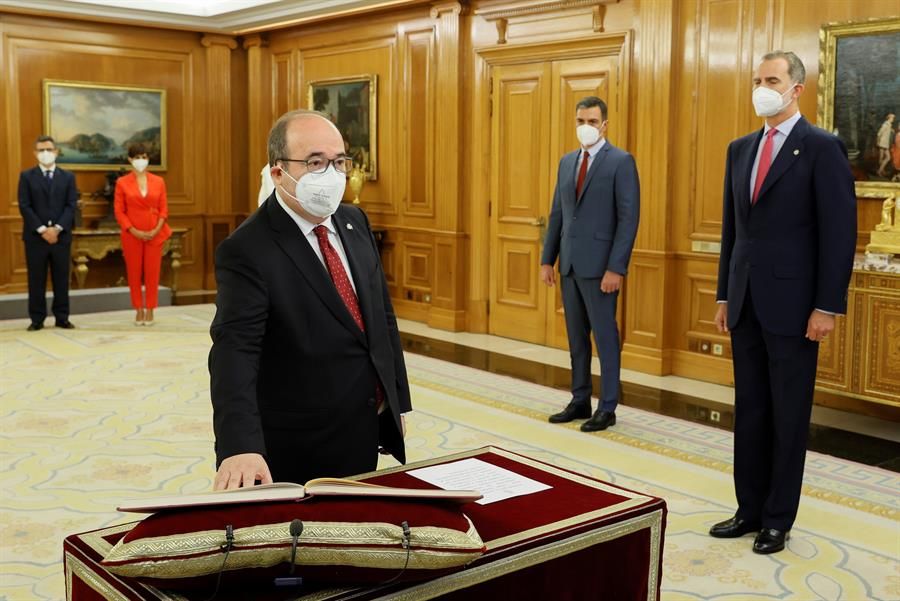 Pilar Alegría y el resto de ministros toman posesión del Gobierno