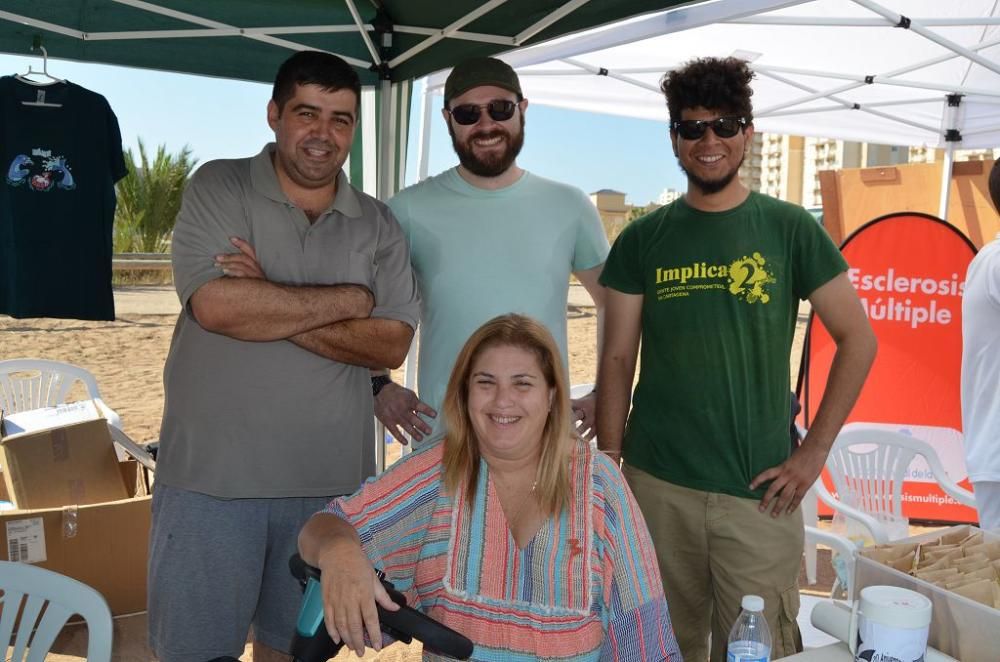 Más de 200 participantes 'se mojan' por la esclerósis múltiple en Playa Paraíso