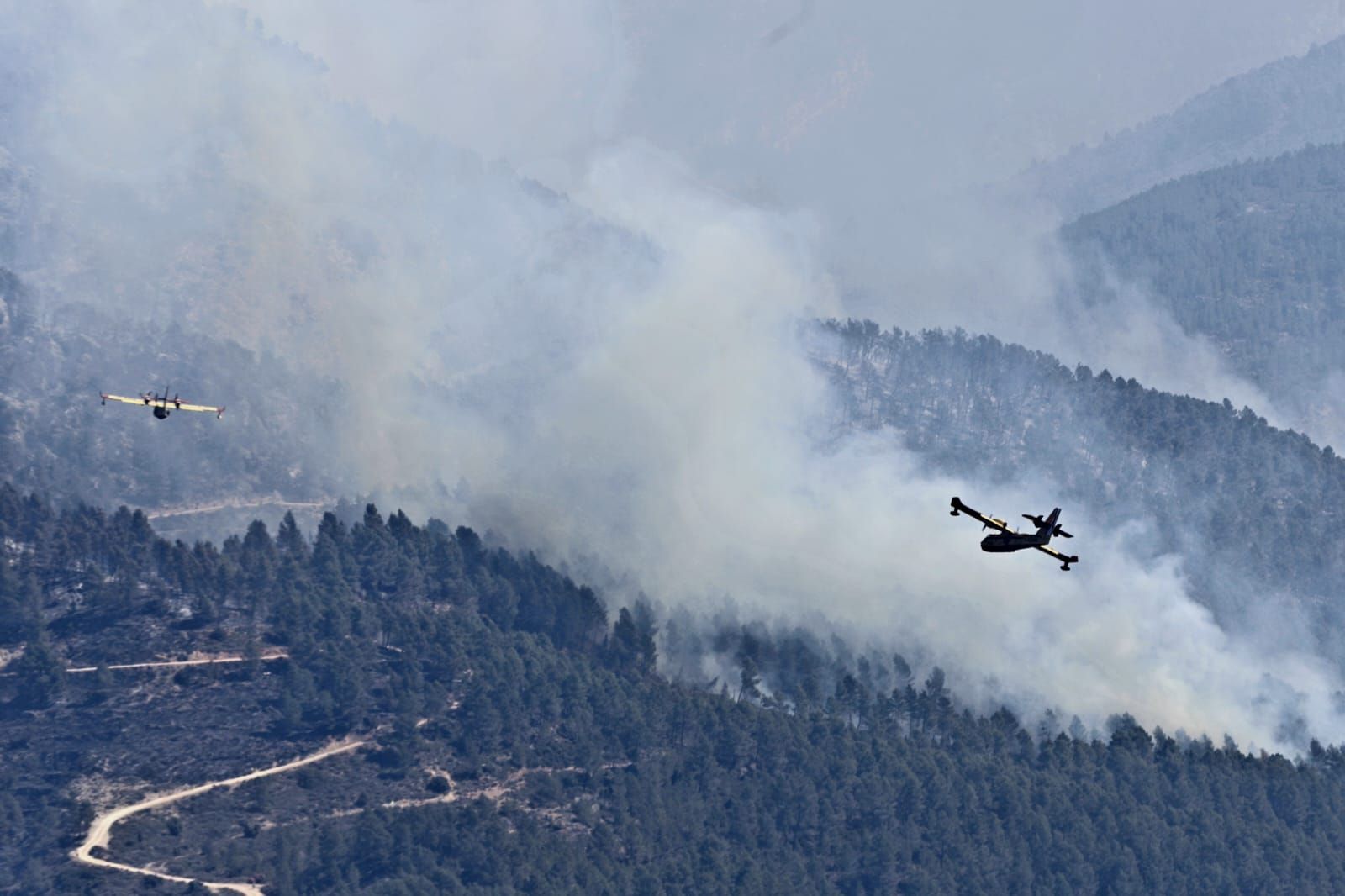 Las fotografías del virulento incendio forestal en Villanueva de Viver