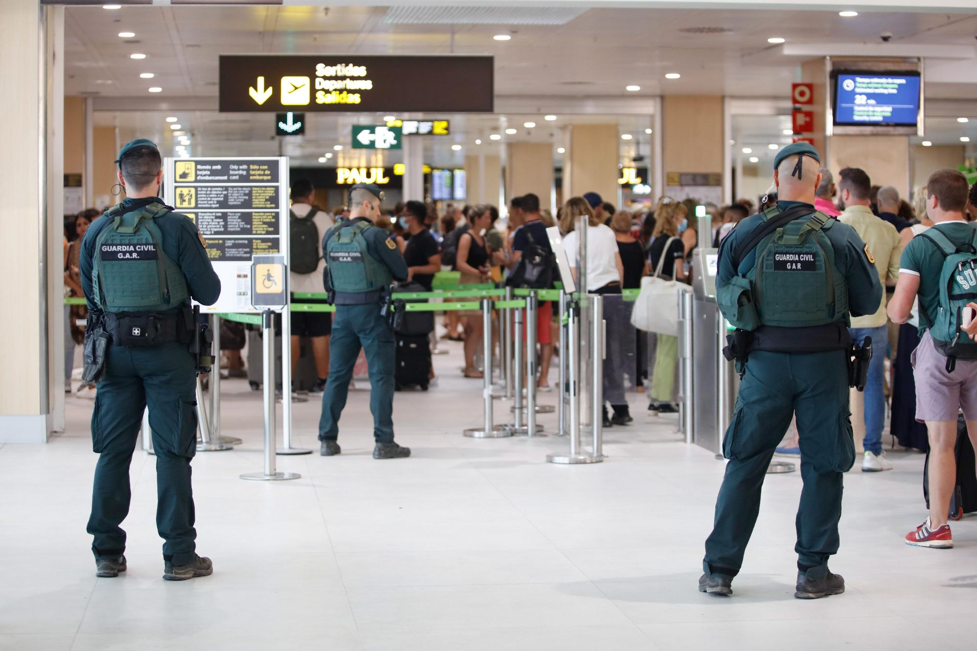 Vigilancia del grupo GAR de la Guardia Civil en Ibiza.