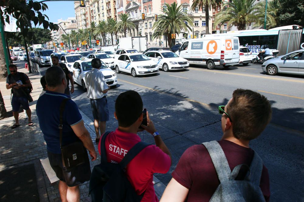 Este martes, los taxistas han continuado con sus movilizaciones