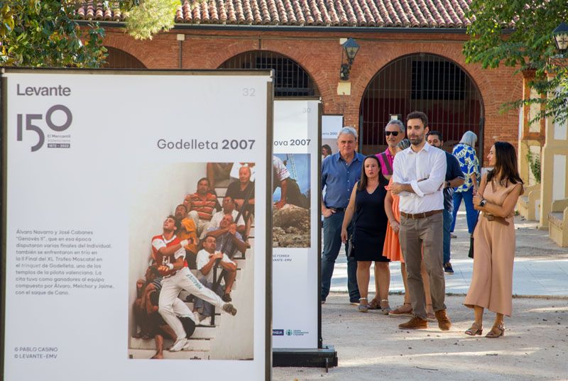 Inauguración de la exposición del 150 aniversario de Levante-EMV en Requena