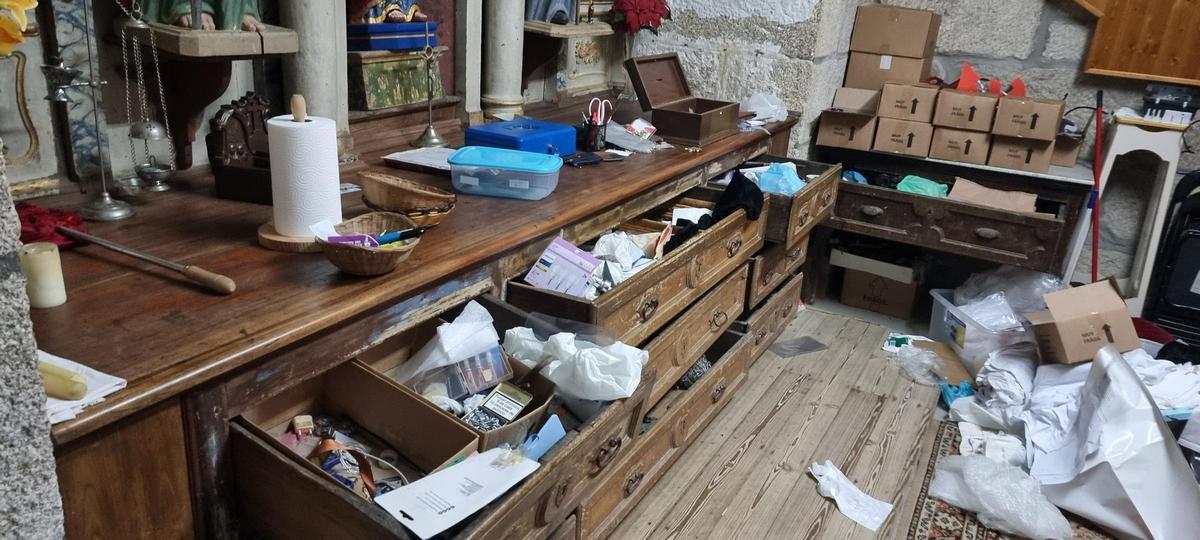 Los ladrones dejaron todo revuelto.