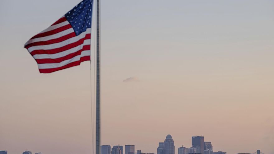 Dos muertos, más el tirador abatido, en un doble tiroteo en un aeropuerto y una iglesia de Kentucky
