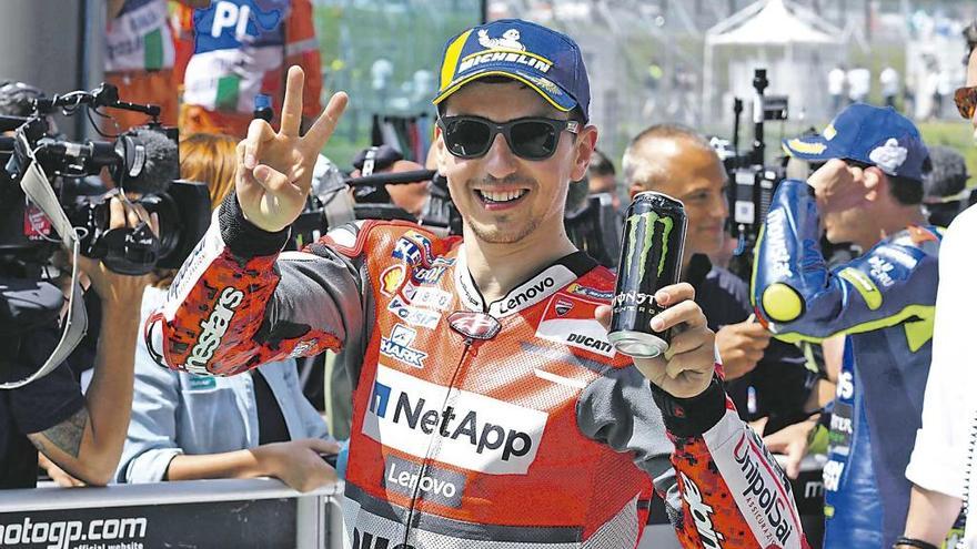 Jorge Lorenzo ayer en el circuito de Mugello sonríe tras lograr la segunda posición en la parrilla.