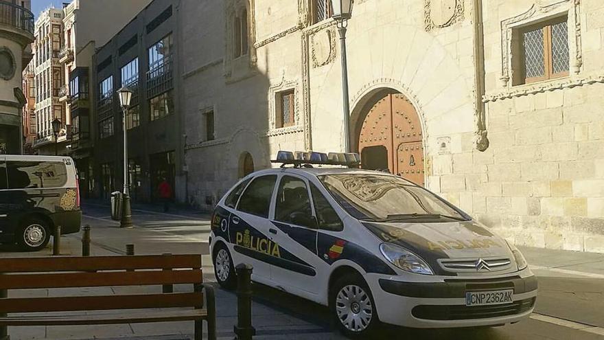 Palacio de los Momos, sede de la Audiencia Provincial.