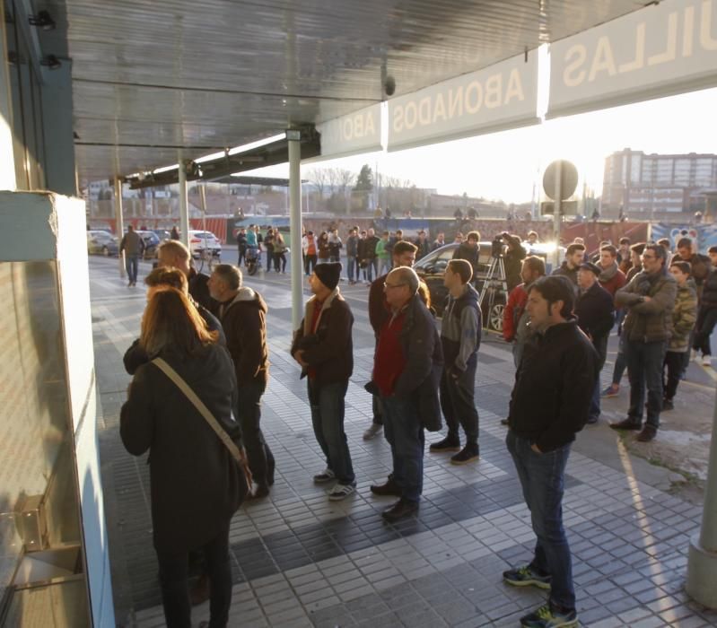 Colas en Balaídos para las entradas para la Copa