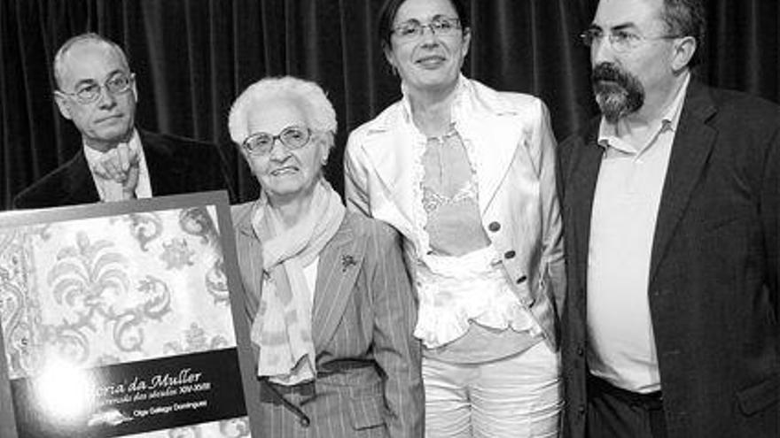 José Carlos Sierra, Olga Gallego, Carmen Adán y Julio Rodríguez, en el Liceo.  / Iñaki osorio