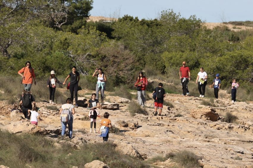 Las imágenes de la yincana solidaria para la conservación de las abejas y mariposas de Ibiza