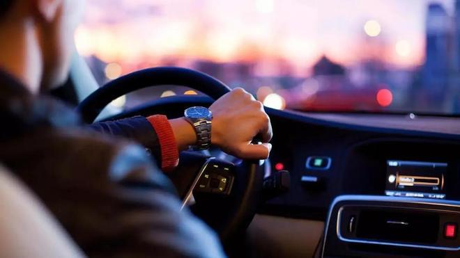 6 consejos para conducir con seguridad y proteger el vehículo durante la Operación Salida