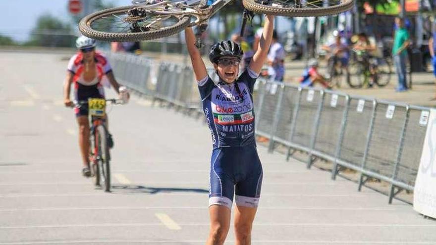 Lucía Vázquez celebra una de sus victorias. // G. Santos